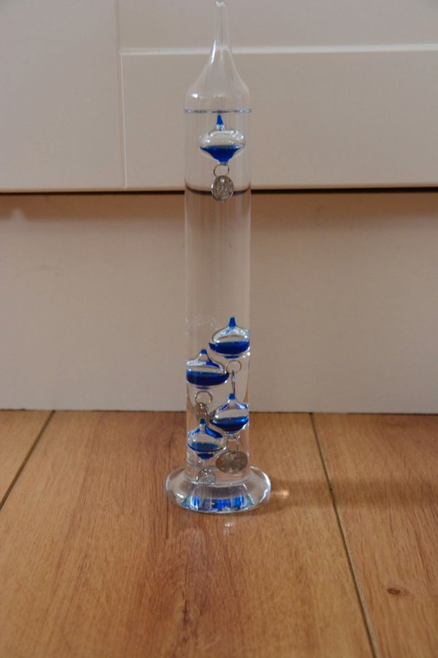 Galileo Glasthermometer blaue Kugeln klein Thermometer in Buxtehude
