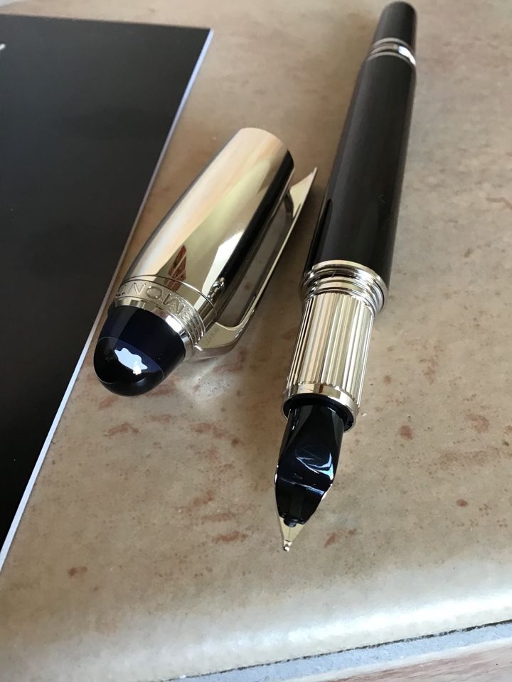 Montblanc Füllfederhalter, Starwalker Precious Resin Schwarz Neu in Liederbach