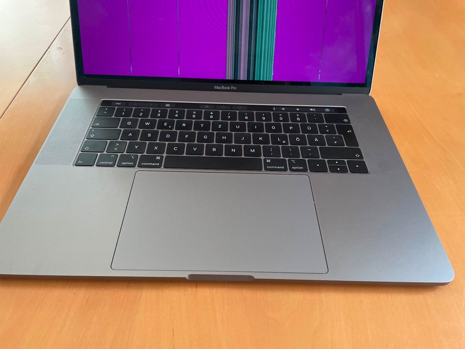 Macbook Pro 2018 15’ gute Ausstattung in Sarstedt
