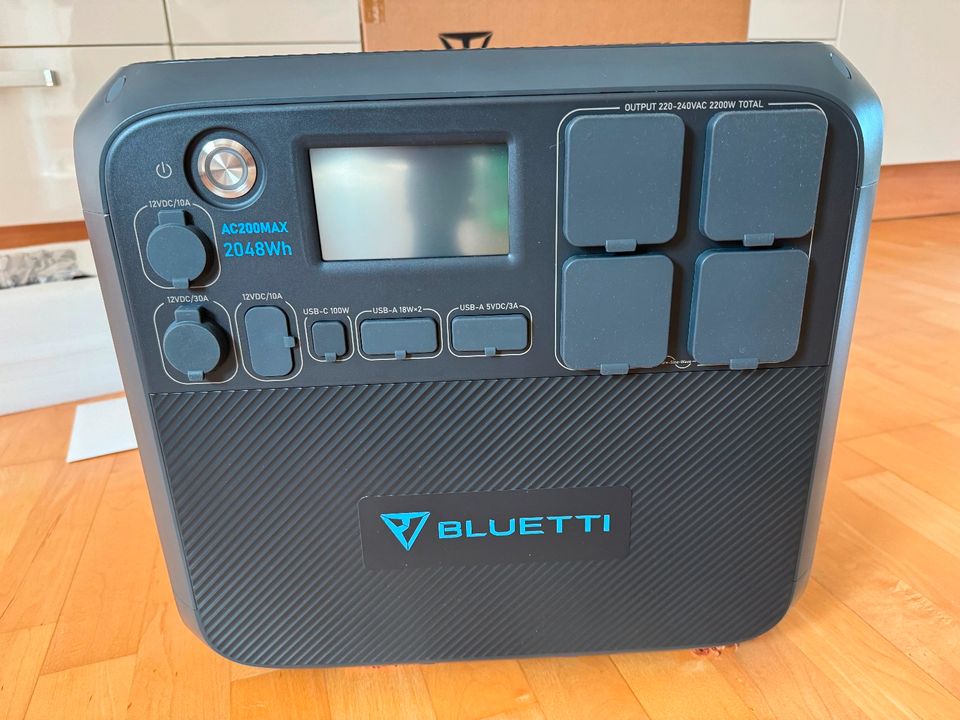 BLUETTI AC200MAX leistungsstarke Portable Powerstation mit 2200W in Kalchreuth