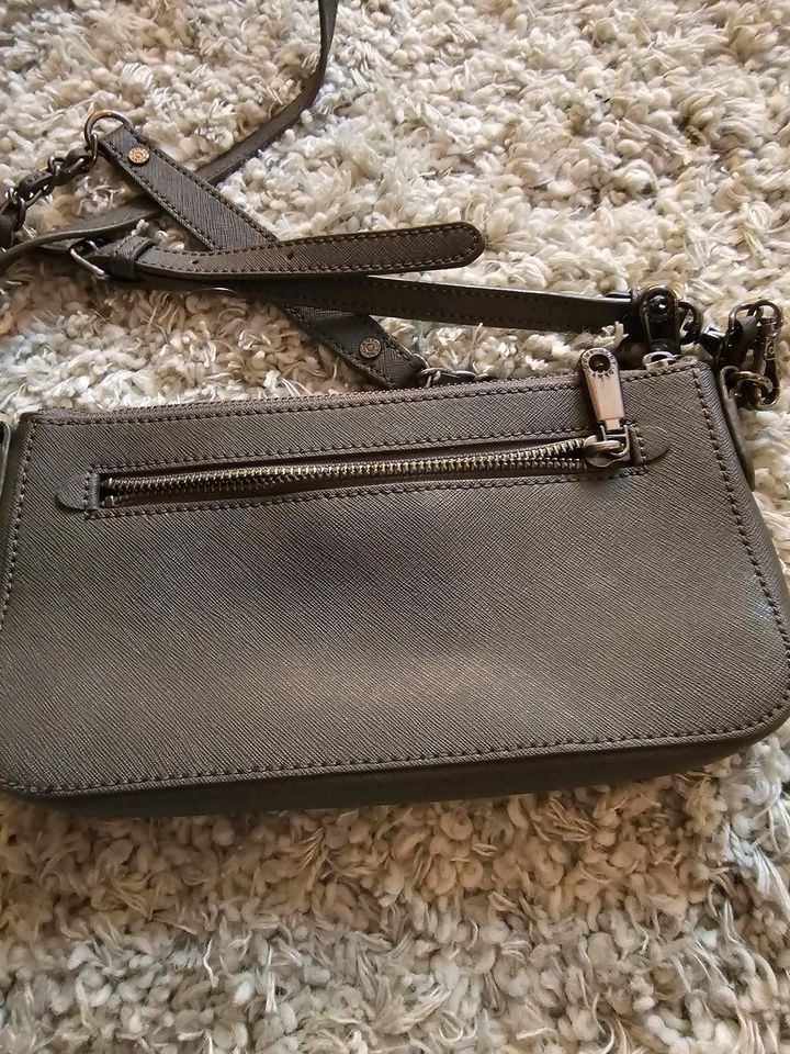 DKNY Handtasche grau olive klein Donna Karan New York in Berlin