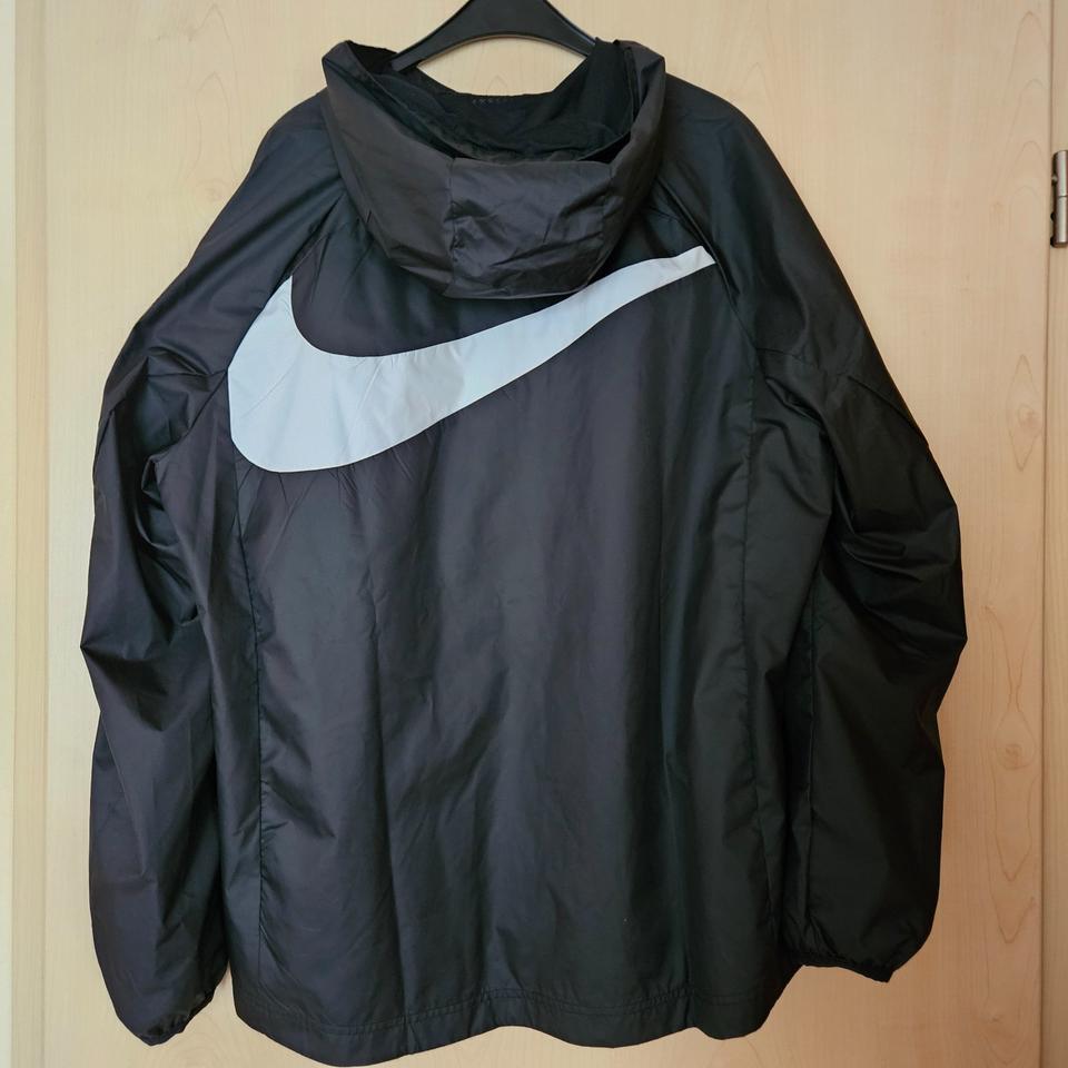Nike Allwetterjacke Eintracht Frankfurt mit Kapuze Gr. XL - neu – in Frankfurt am Main