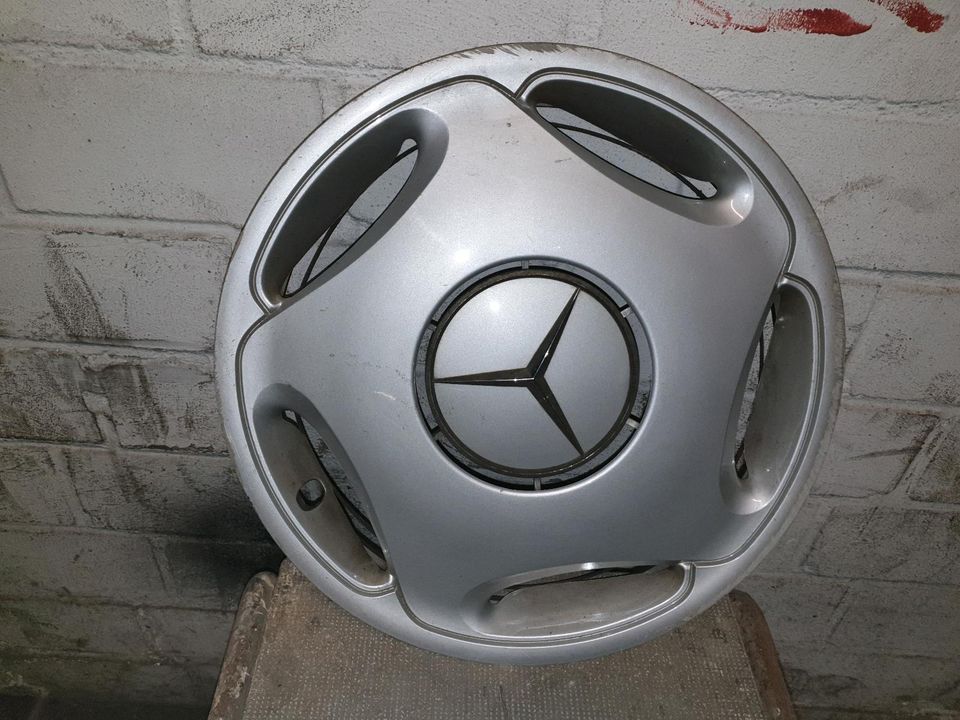 Mercedes  original Radkappen 15" 4 Stück in Velbert