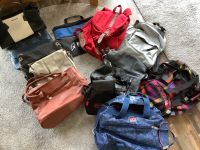 Konvolut 12 Taschen Handtaschen Sporttaschen Rucksäcke Shopper Saarland - Illingen Vorschau