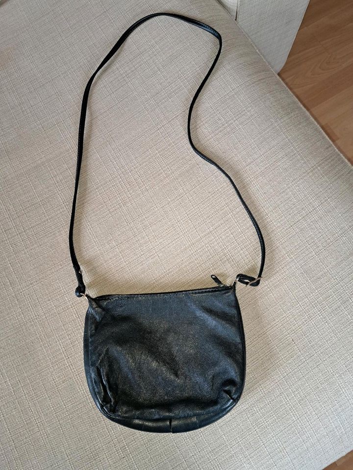 Vintage Umhänge-Tasche 80s Echtleder in Bremen