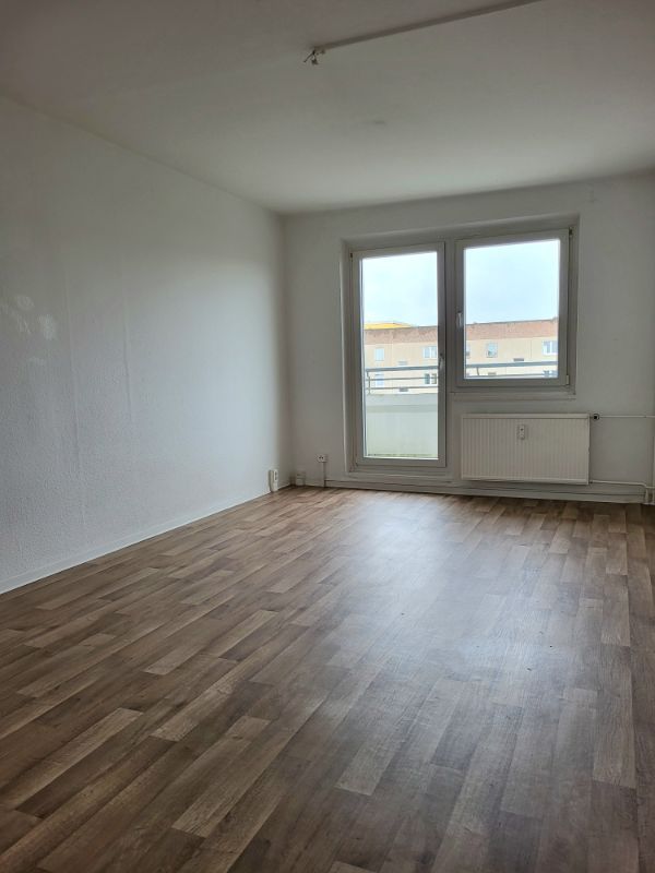 Renovierte 3 -Raumwohnung zum kleinen Preis + Kautionsfrei ! in Stendal