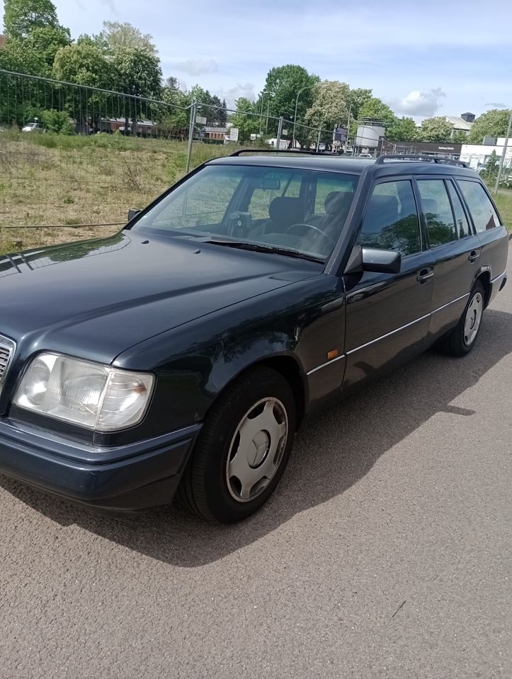 Mercedes w124 E220 T in Heusweiler