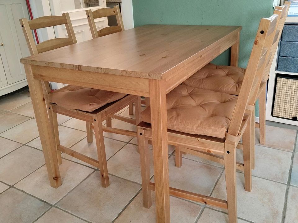 Esstisch mit 4 Stühlen und 4 Sitzkissen | Ikea Jokkmokk in Buseck
