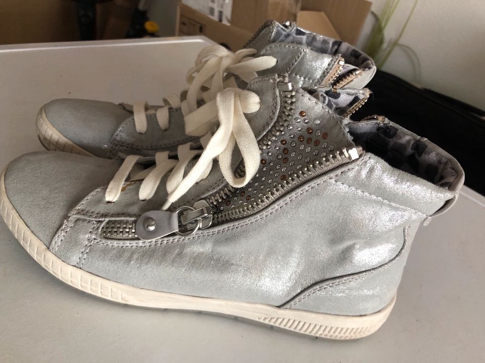 Schuhe Sneakers Gr. 36 silber in Wartenberg