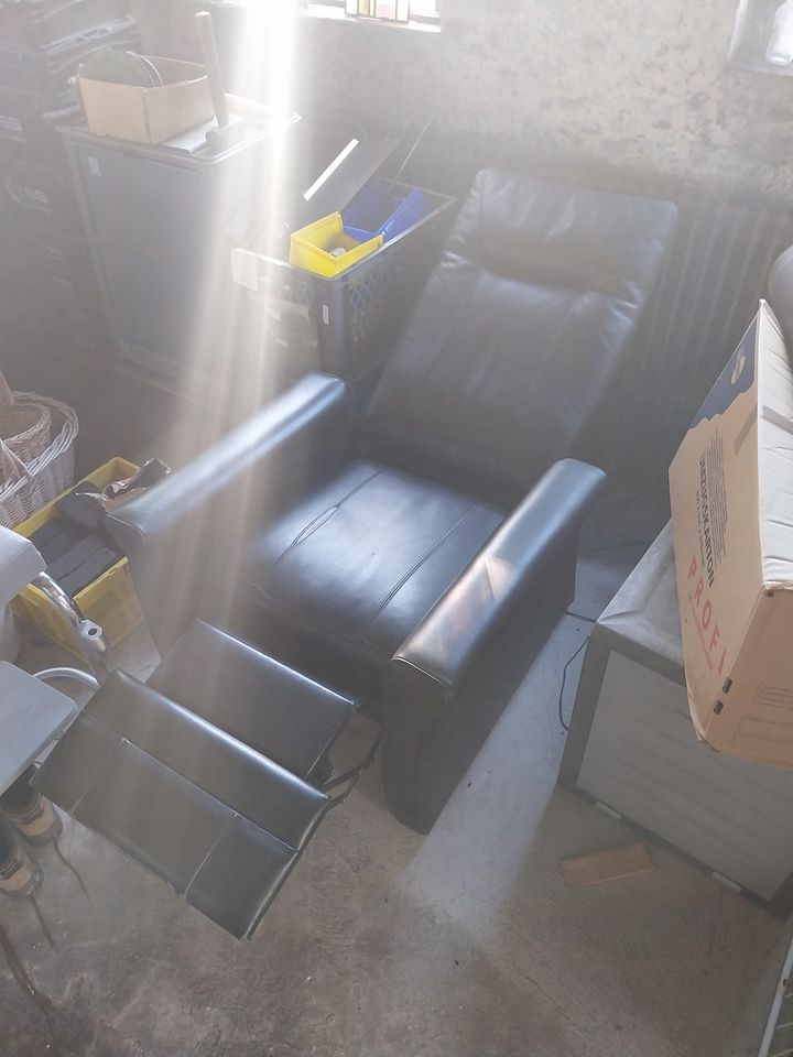 Leder Sessel mit elektrischer Liegefunktion und Aufstehhilfe in Ennepetal