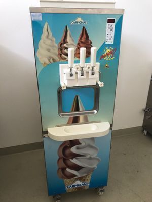 Softeismaschine mieten Slush Frozen joghurt Yogurt Eisvitrine ab in Niederkassel