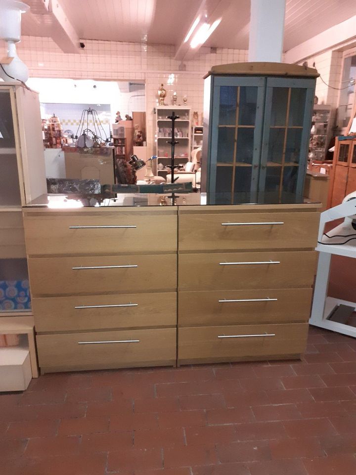 Sideboard mit Glasplatte in Solingen