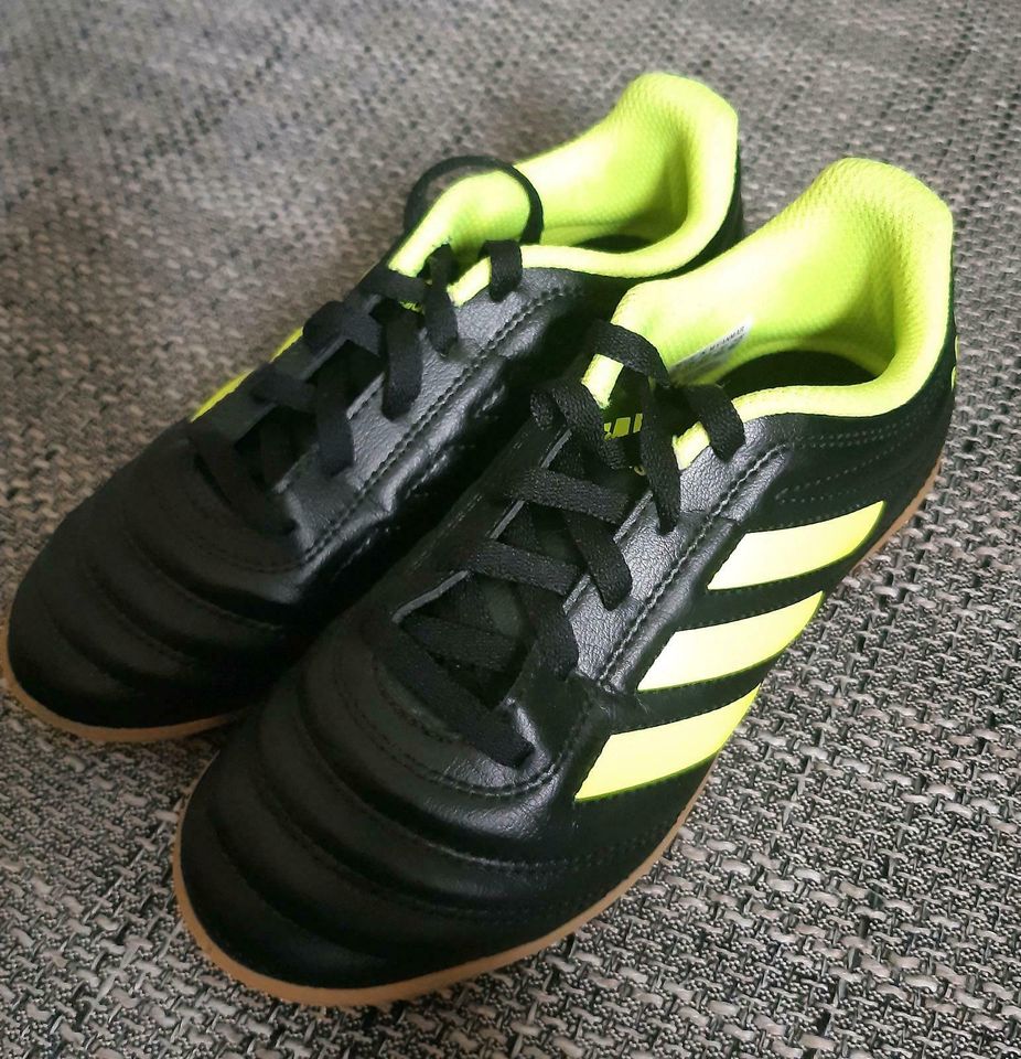 Adidas Fußballschuhe Gr. 31 in Striegistal