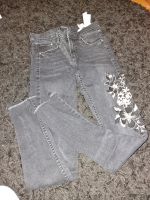 Zara jeans gr.xs mit blumen München - Moosach Vorschau