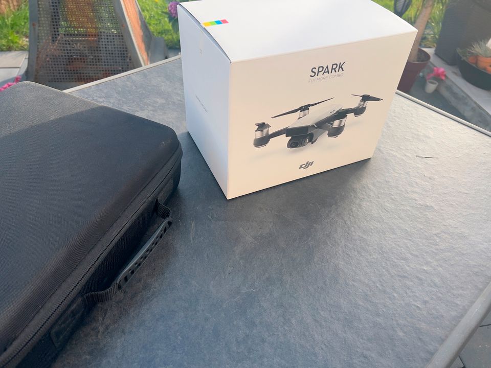 DJI SPARK mini Fly More Combo mit zubehör in Bielefeld