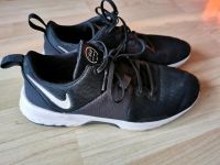 Nike Turnschuhe Sneaker schwarz Gr. 39 Sachsen-Anhalt - Zeitz Vorschau