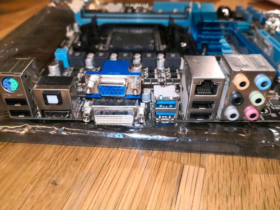 OVP ASUS AMD DDR3 Mainboard AM3+ M5A78L-M/USB3 Teildefekt in Bielefeld