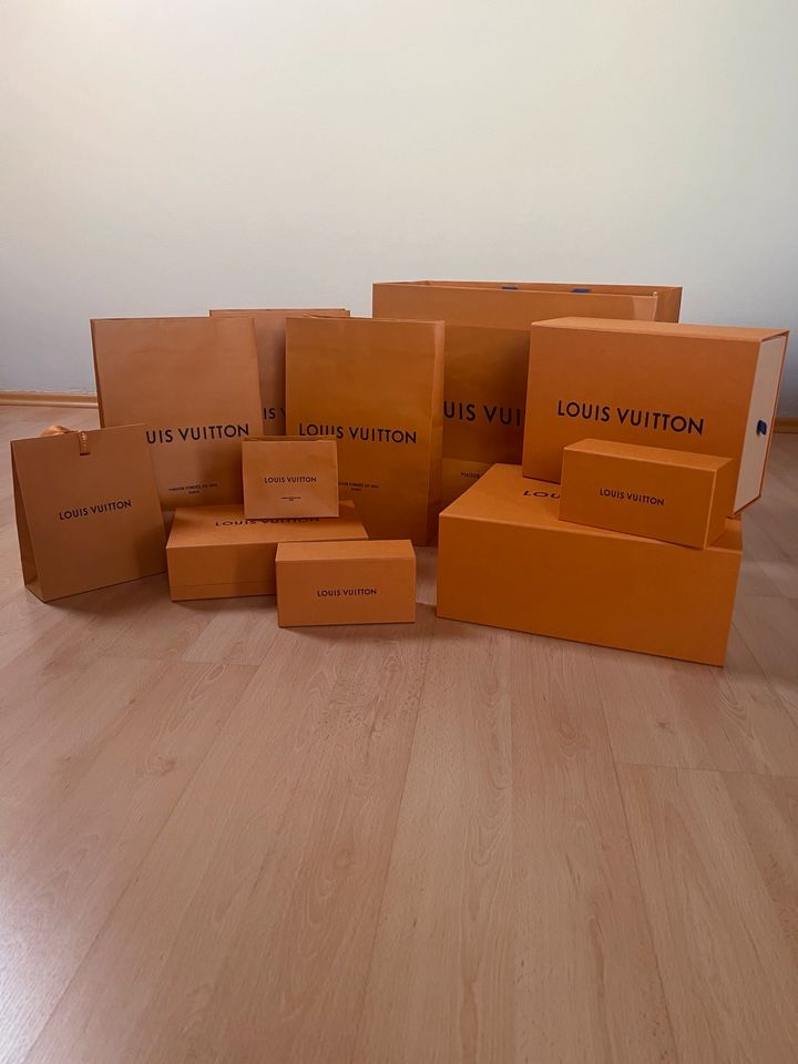 Louis Vuitton Tüten & Schachteln in Taufkirchen Vils