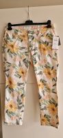 Damen Capri Jeans weiß mit Blumenmuster Gr. 42 neu Nordrhein-Westfalen - Olpe Vorschau