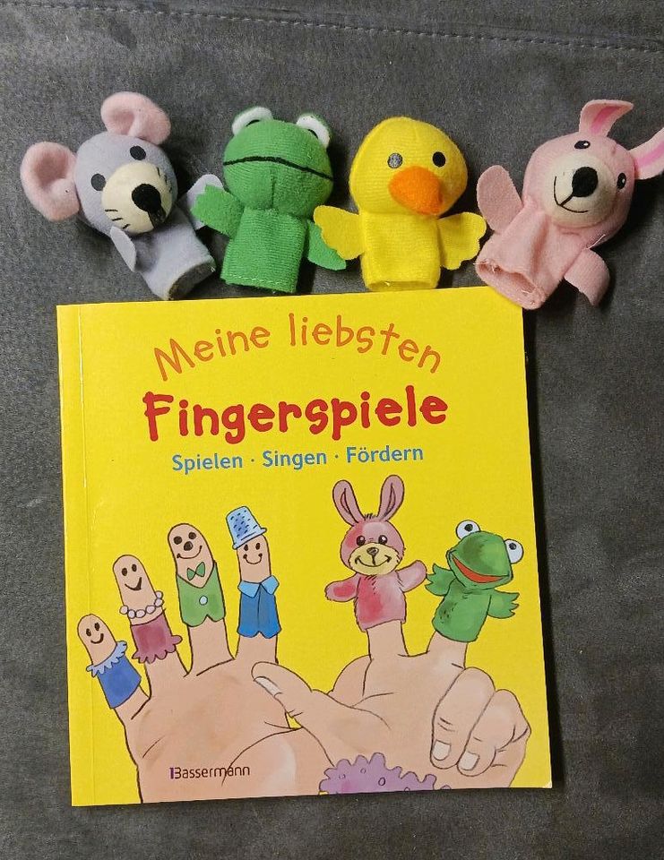Fingerspiele Buch und 4 Fingerpüppchen in Zapfendorf