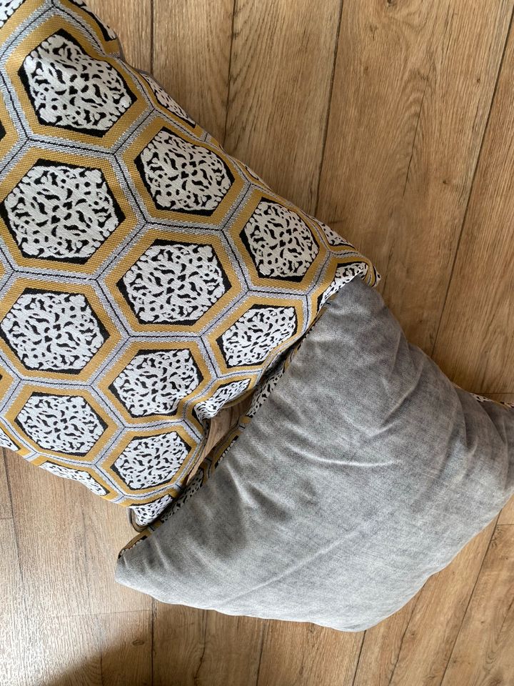 Sofa Kissen mit Muster in Hoyerswerda