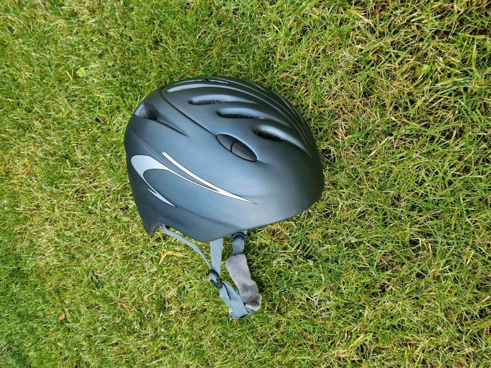 Neuer Sturzhelm Fahrradhelm Reithelm Gr. 52 - 56 - S/M in Dassow