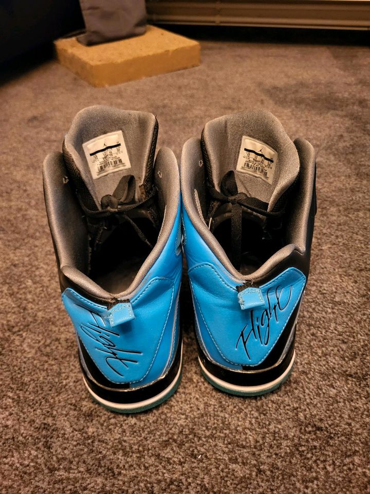 Nike Air Jordan Retro 3 Schuhe blau/schwarz Gr. 46 in Sarlhusen