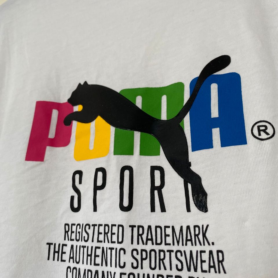 PUMA Sport T-Shirt weiß bunter Druck auf Rücken in Leipzig