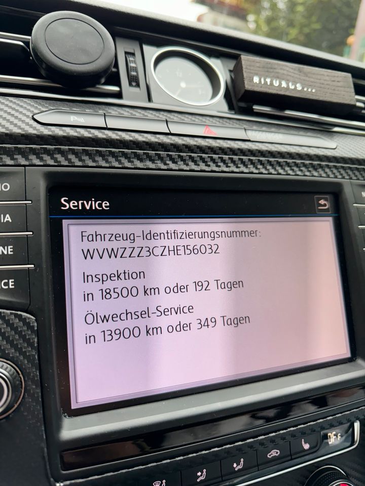 Passat b8 2.0 TDI auch tauch (CarPlay) scheckheft gepflegt. in Essen