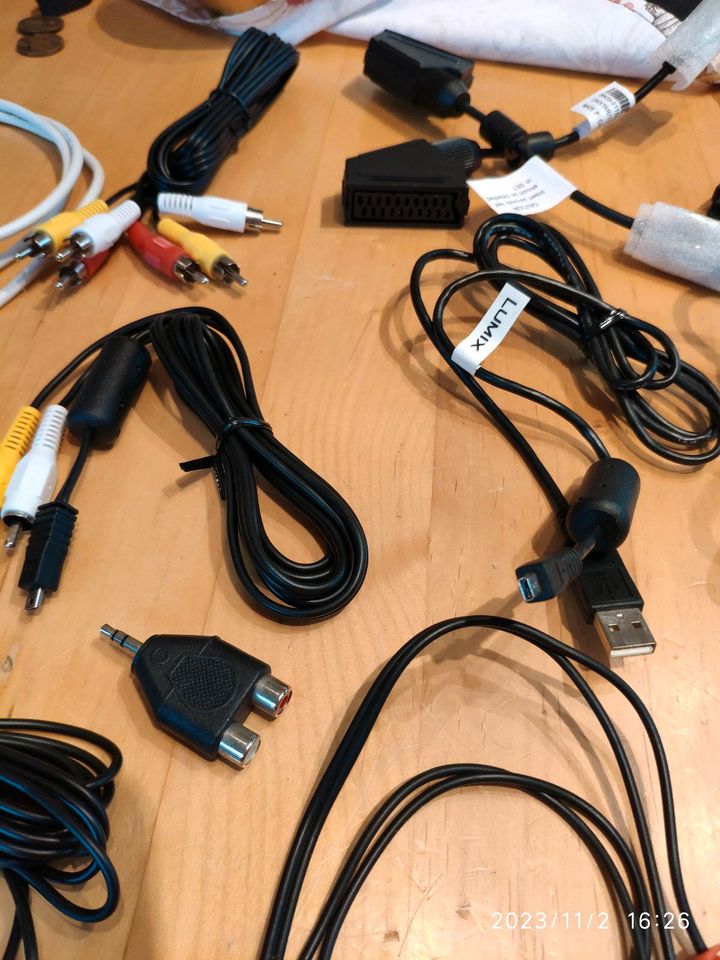 Über 20 Verschiedene Kabel und Spezialstecker in Denzlingen