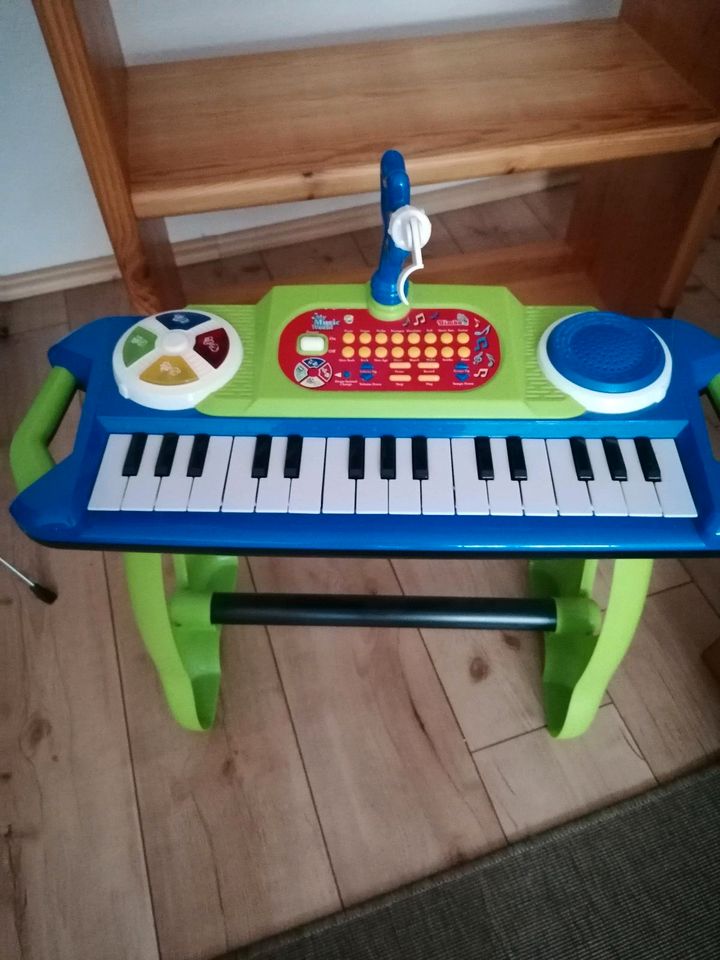 Keyboard Spielinstrument in Gengenbach