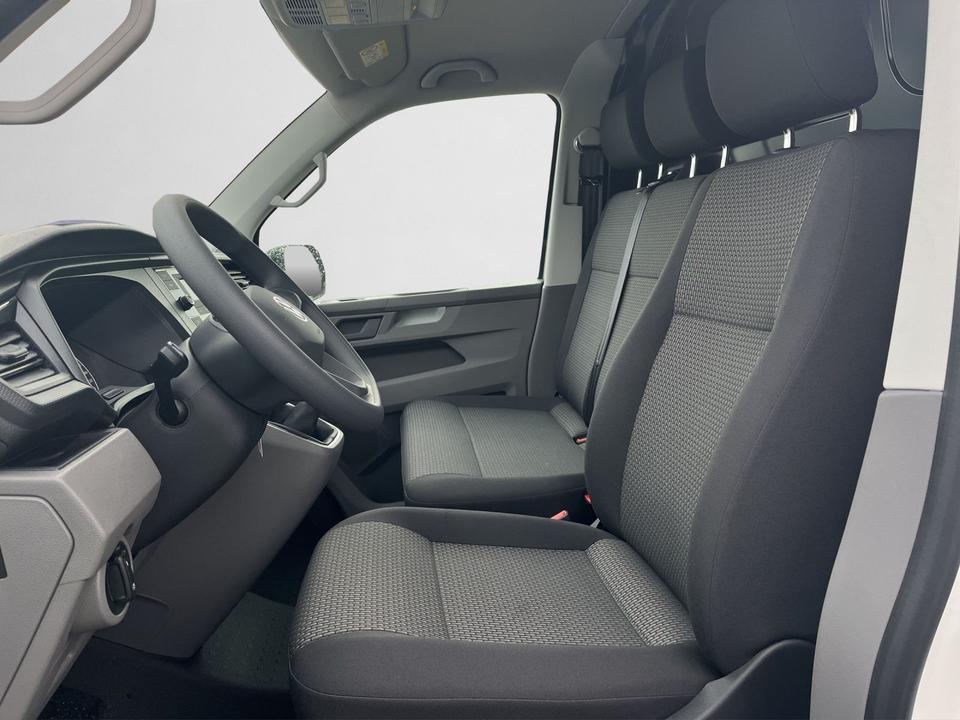 Volkswagen T6.1 Kasten kurzer Radstand 2.0 TDI PDC Klima Tr in Mayen