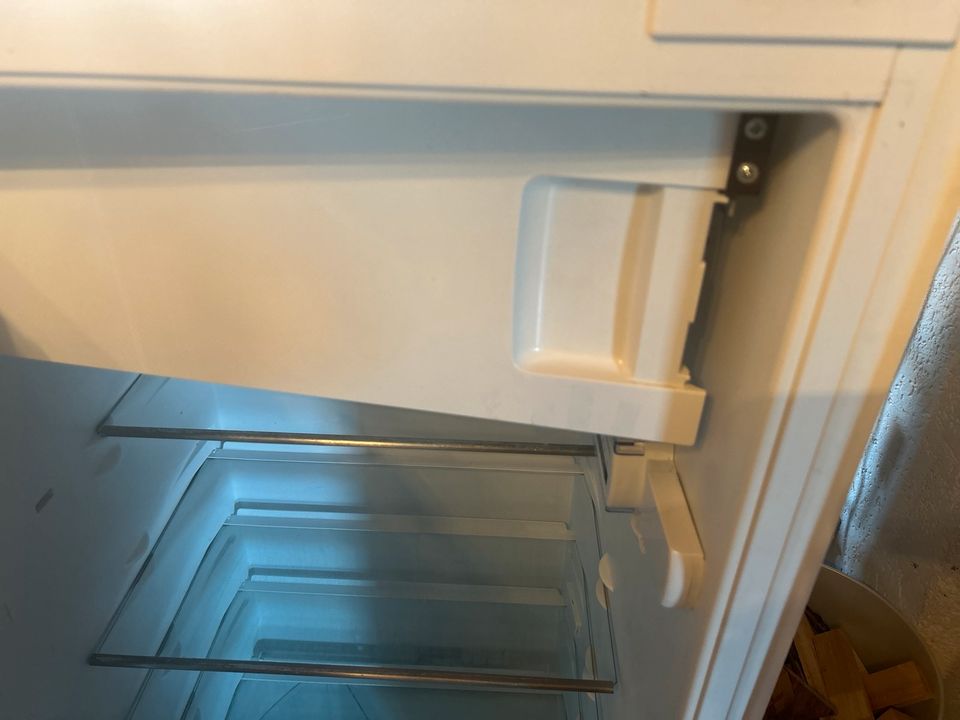 Defekter Kühlschrank zu verschenken in Gäufelden