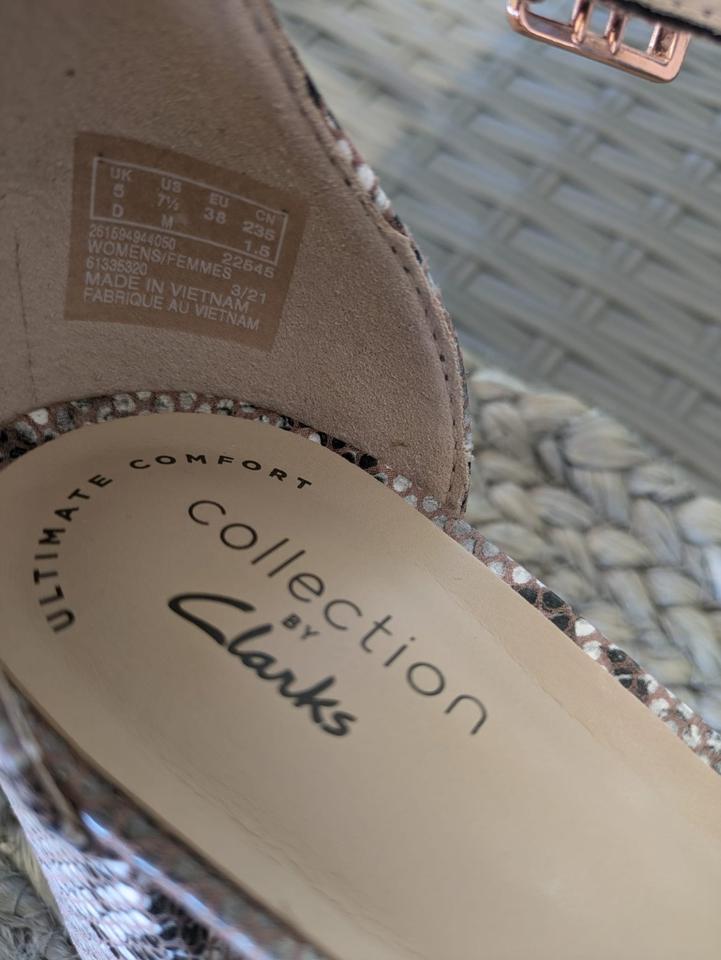 CLARKS Sandalen, beige, braun, Python, Gr. 38, NEU mit Etikett ** in Freiberg am Neckar