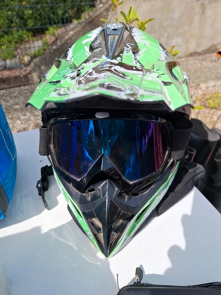 Motocross ,BMX Helm mit Brille gr.51/52 in Celle