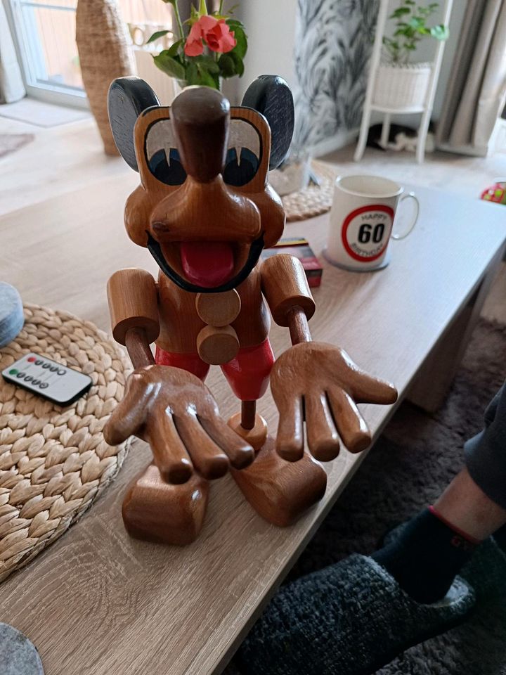 Schöne Mickey Maus Figur aus Holz in Lachendorf
