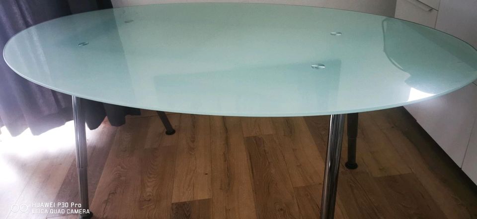 Ikea Schreibtisch Oval 175 cm mit Chrome Beinen Lieferung in Diedersdorf