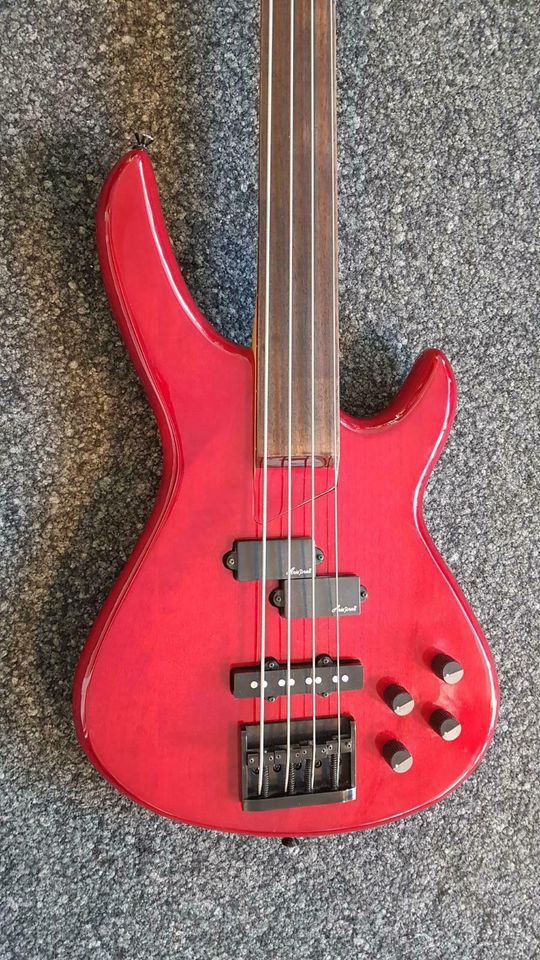 Aria Pro II E-Bass Fretless Rot AVANTE AVB-45 FLISR in Hannover