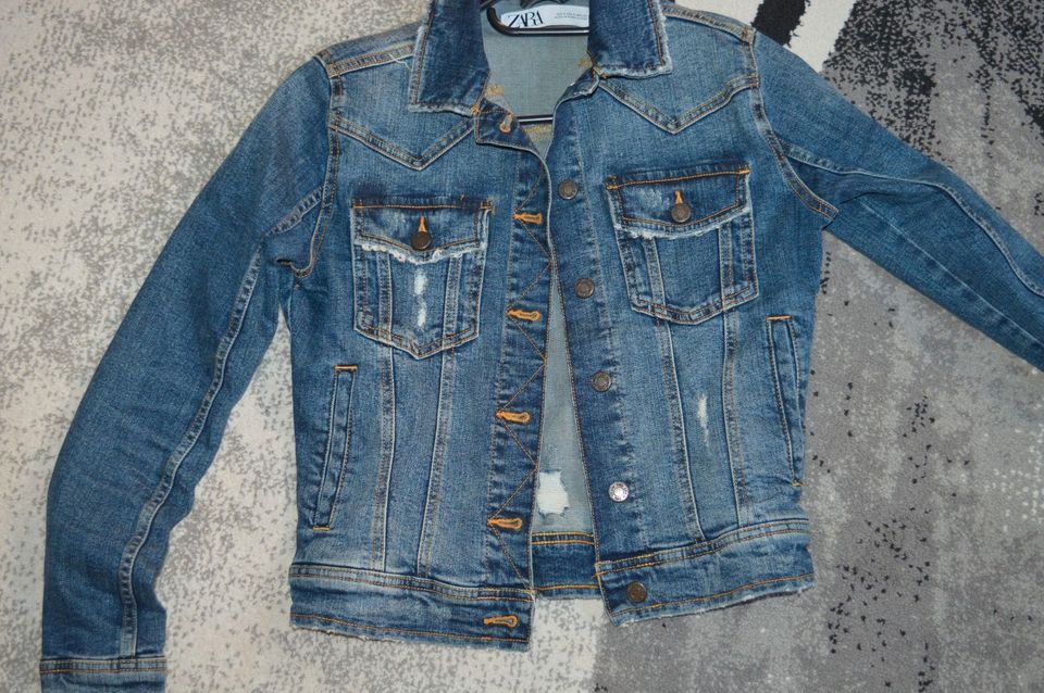 Neu  Zara Jacke Gr. S Jeansjacke in Oppenau