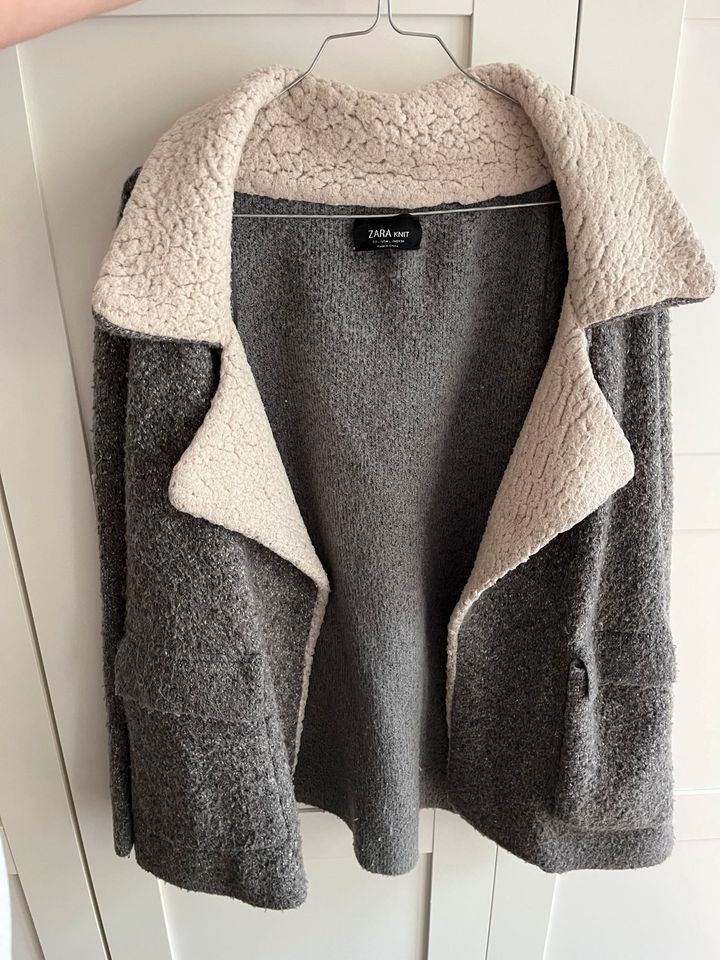 Zara Teddyjacke / Wollmantel in Stuttgart