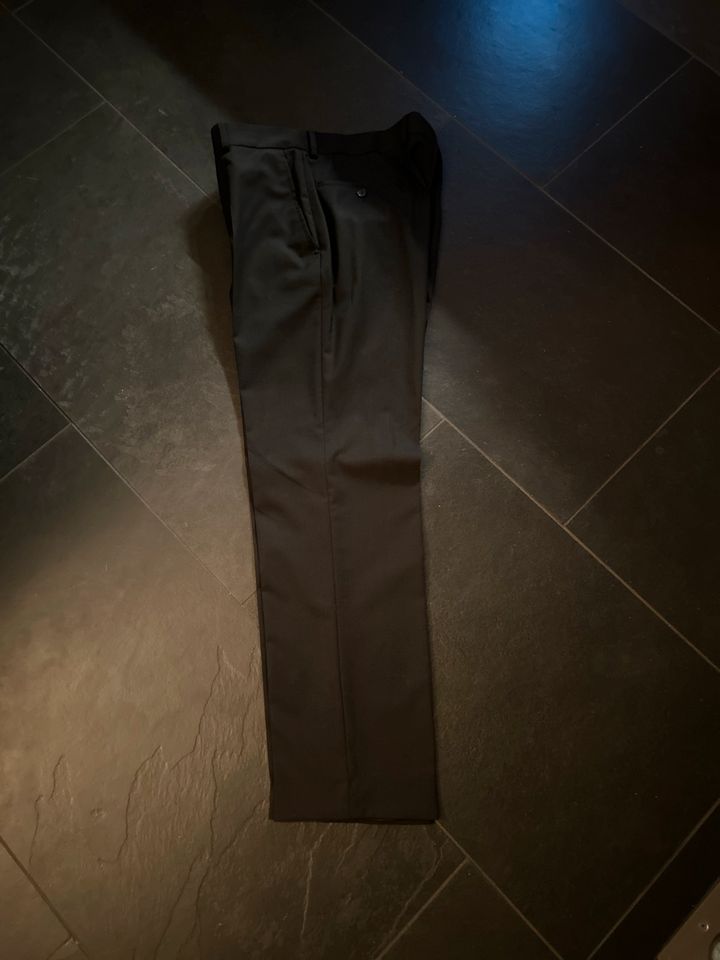 Karl Lagerfeld Anzug gr 52 Stretch schwarz 1x getragen 499 Euro in Marktheidenfeld
