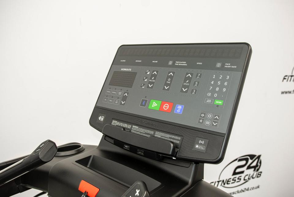 Life Fitness Integrity Laufband mit SL-Konsole / Aufgearbeitet in Dresden