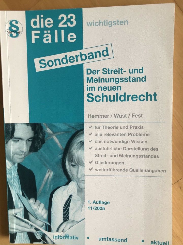 Ältere Lehr- und Klausurenbücher für JURA in Singen