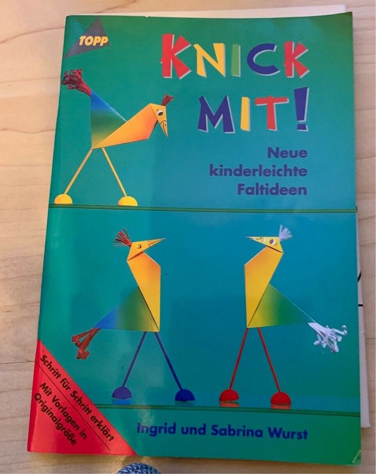 Buch, basteln, Knick mit, Falten, Kinder in Baar-Ebenhausen