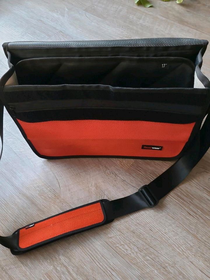 Tasche/ Laptoptasche aus Feuerwehrschläuchen in Trittau