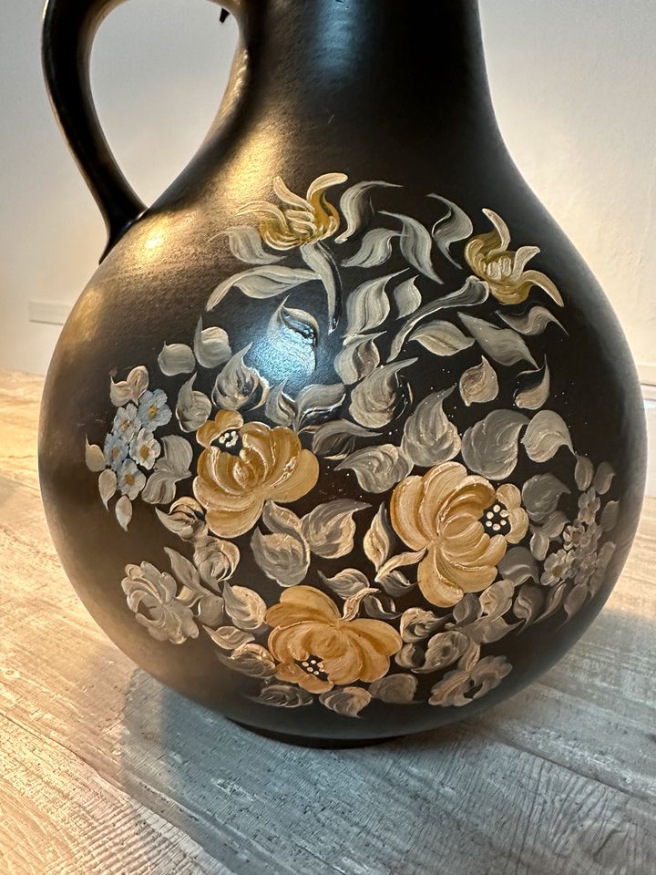 Wunderschöne Vase mit handgemaltem Blumenmuster in Hannover