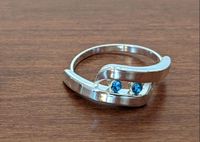 Modeschmuck: silber-farbener Ring mit blauen Steinchen Berlin - Treptow Vorschau