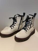 Mustang: weiße tolle Combat Boots, Stiefel in Gr. 38 Findorff - Findorff-Bürgerweide Vorschau