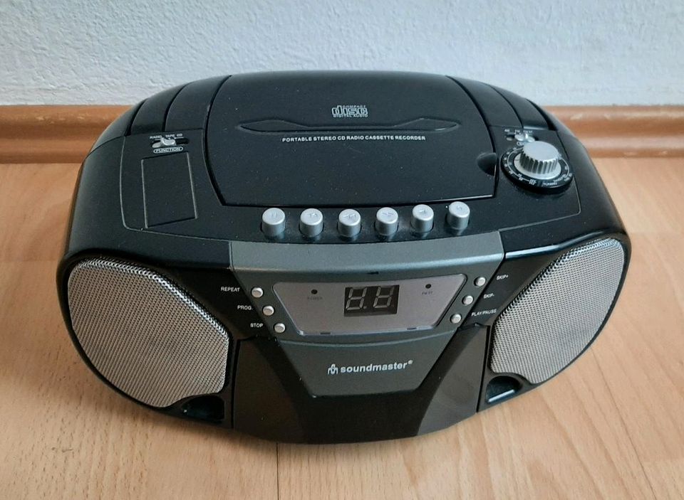 Soundmaster Portable CD Radio Cassette Recorder SCD-5700 in München