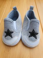 NEU Baby Krabbelschuhe Schühchen grau Stern Hamburg Barmbek - Hamburg Barmbek-Süd  Vorschau